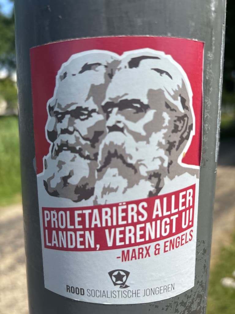 Proletariërs alle landen Verenigd u sticker in Wageningen