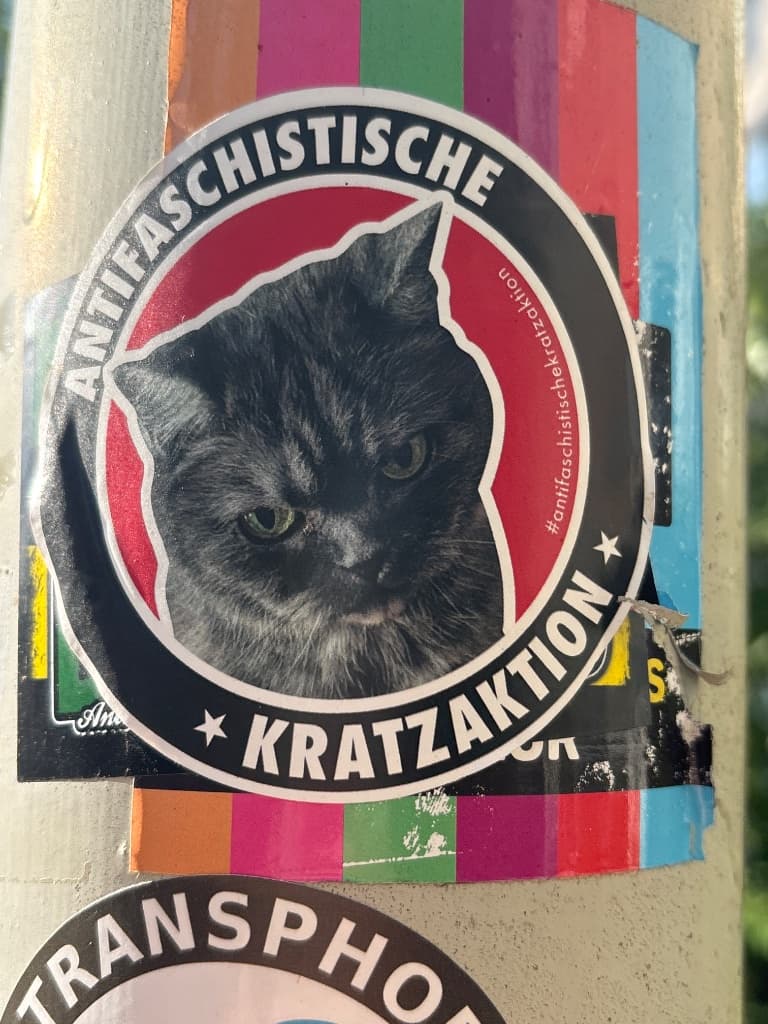 Antifaschistische kratzaktion sticker in The Hague