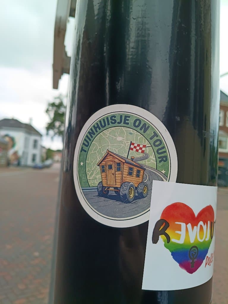 Tuinhuisje on Tour sticker in Assen