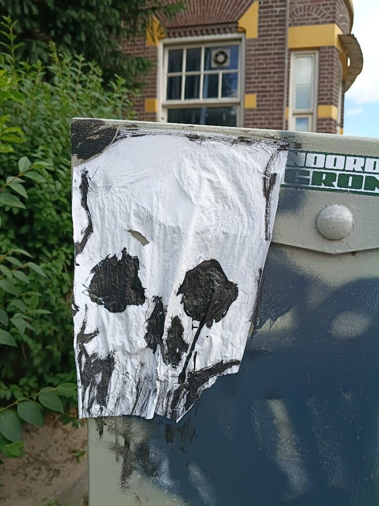 Skull sticker in Groningen