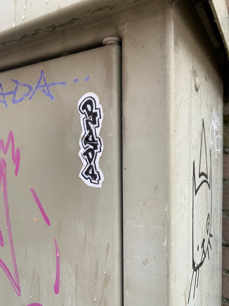 DNADA sticker in Kampen