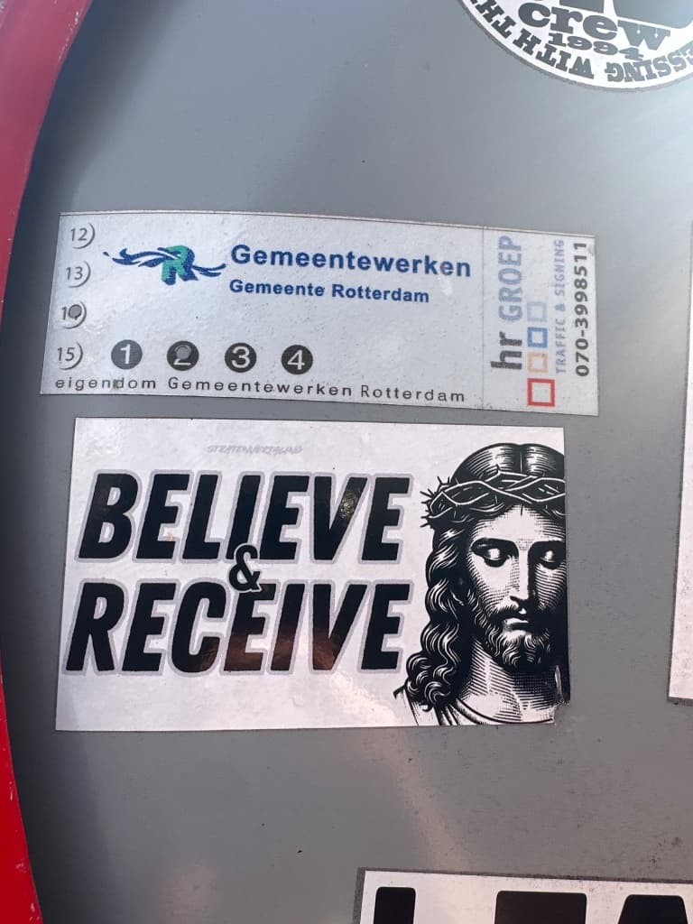 Stratenvertaling sticker in Rotterdam